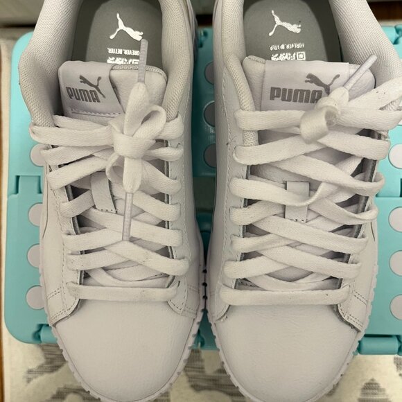 Women's Puma size 7.5 sneaker - Picture 2 of 4